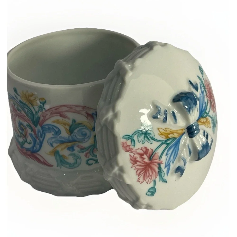 Elizabeth Arden Palais de Versailles Vanity Trinket Porcelain 1979 Grannycore